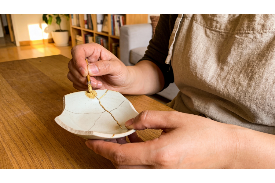 Mending Broken Pieces - Therapist-Led Kintsugi Workshop